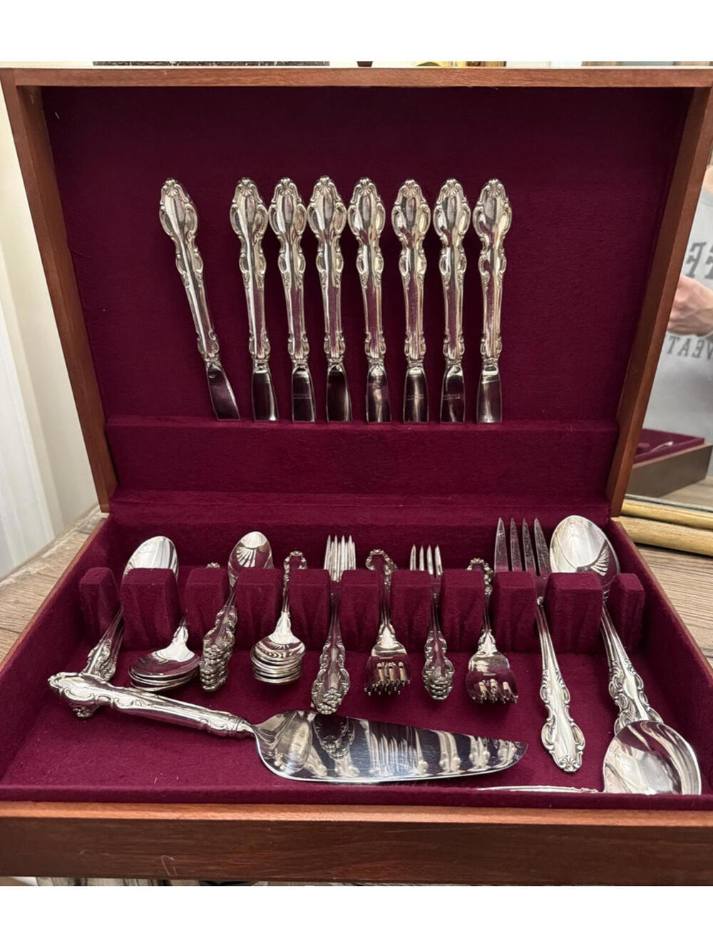 Reed & Barton English Crown Silverplate Flatware Set 40 Pc w Chest 1968